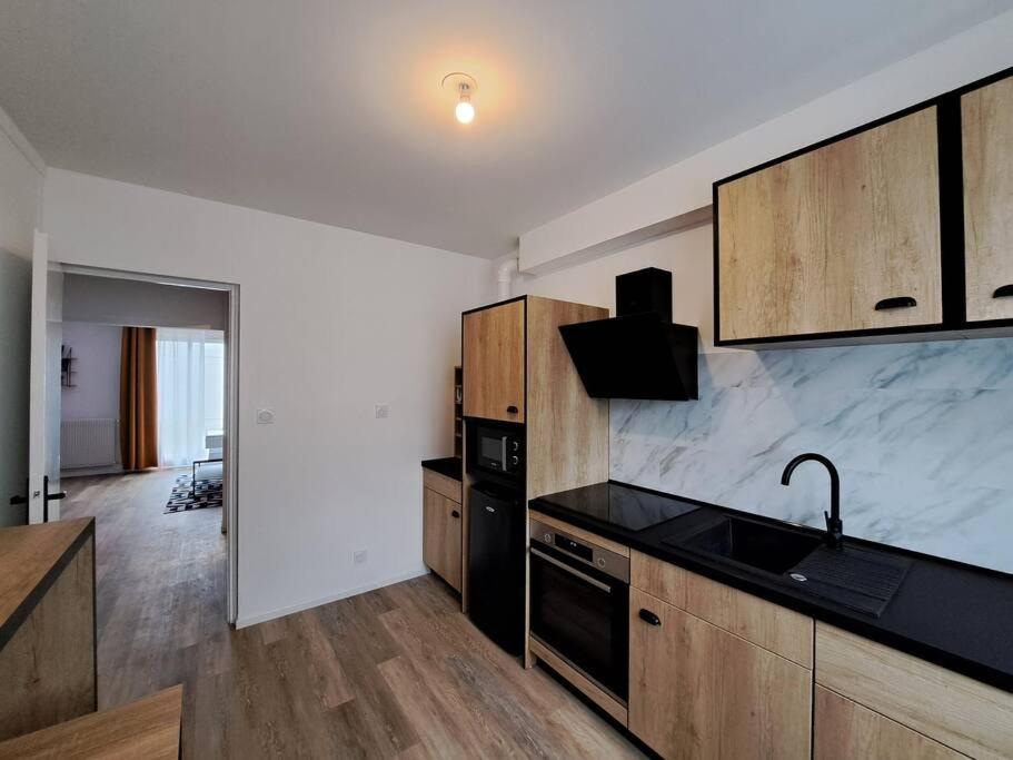 Ferienwohnung Camden - Exterieur Et Parking Reims Exterior foto