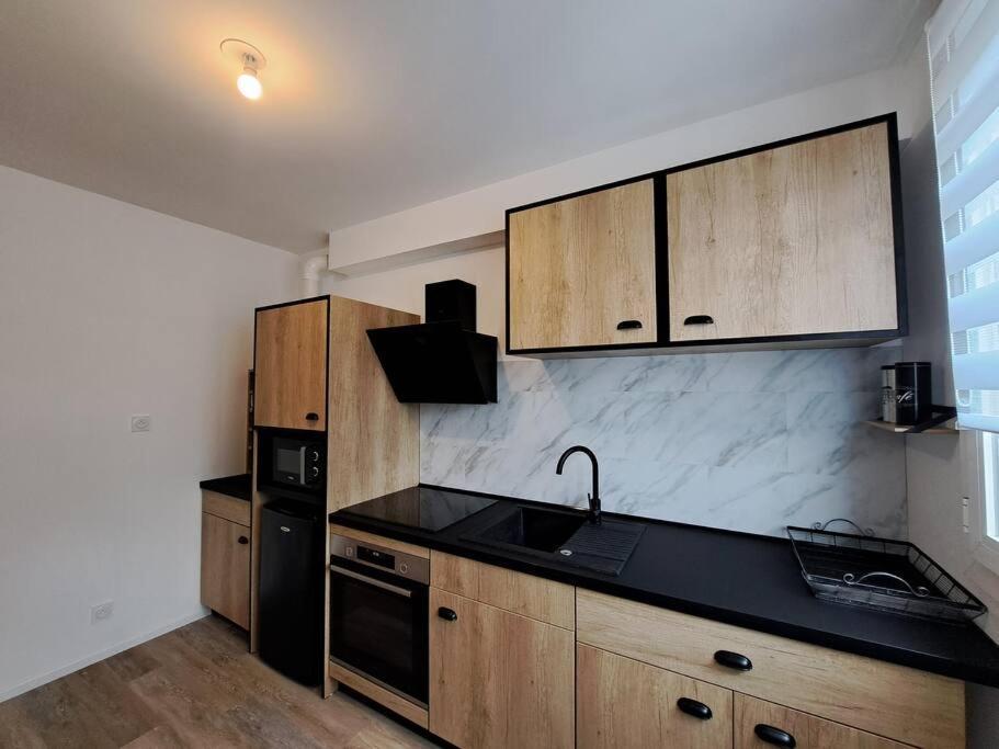 Ferienwohnung Camden - Exterieur Et Parking Reims Exterior foto